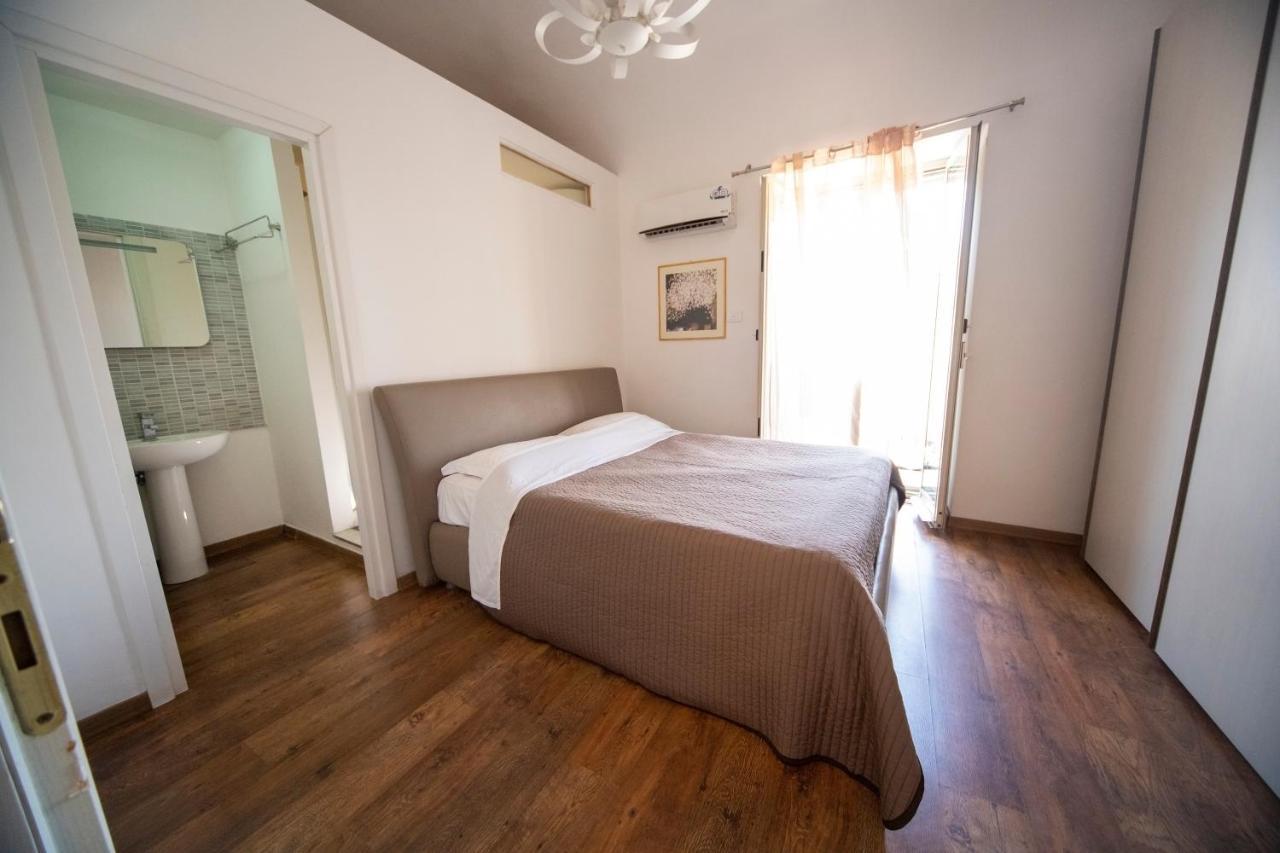Rooms In Shared Apartment - City Center Catane Extérieur photo