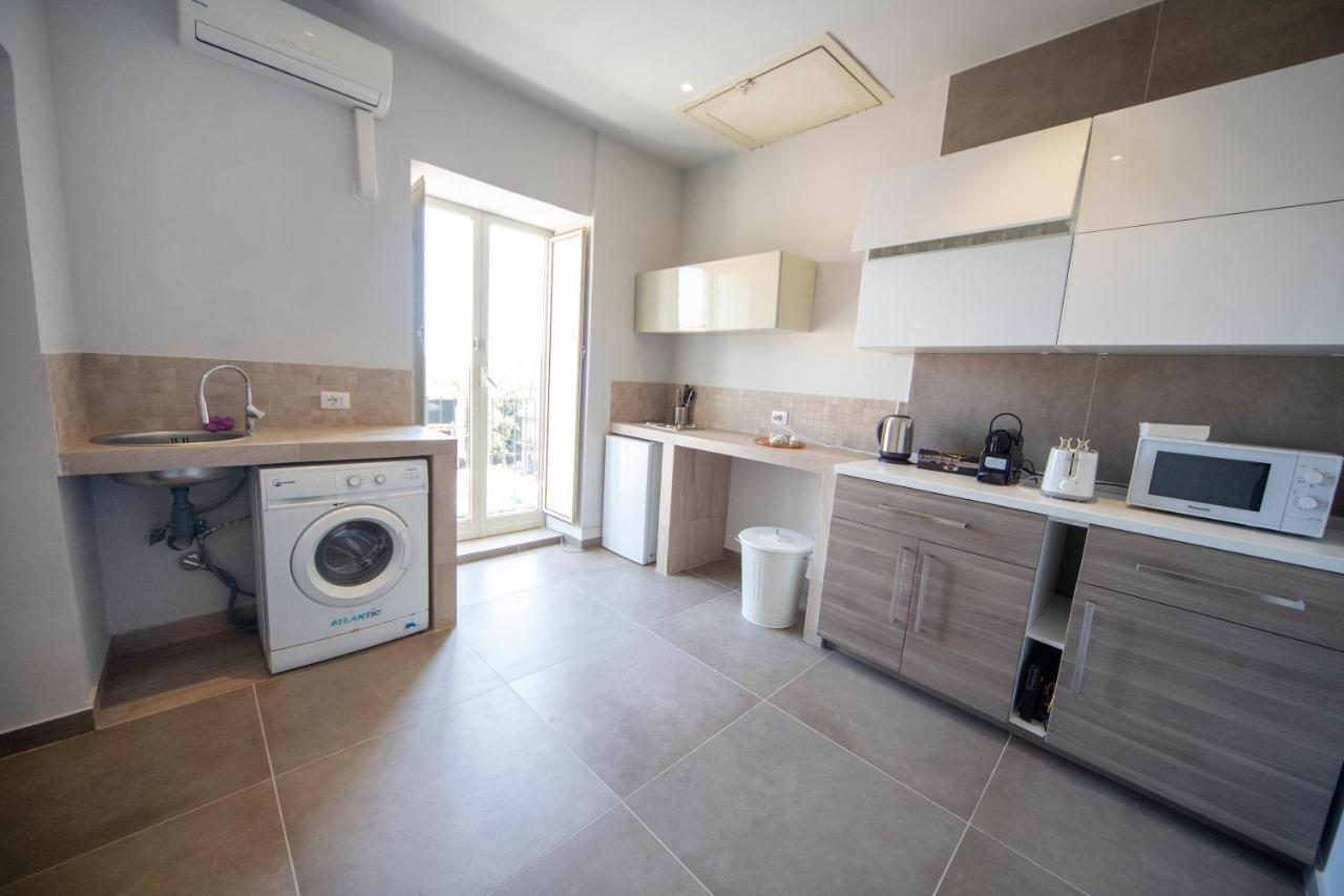 Rooms In Shared Apartment - City Center Catane Extérieur photo