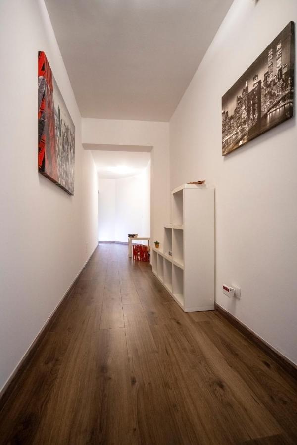 Rooms In Shared Apartment - City Center Catane Extérieur photo